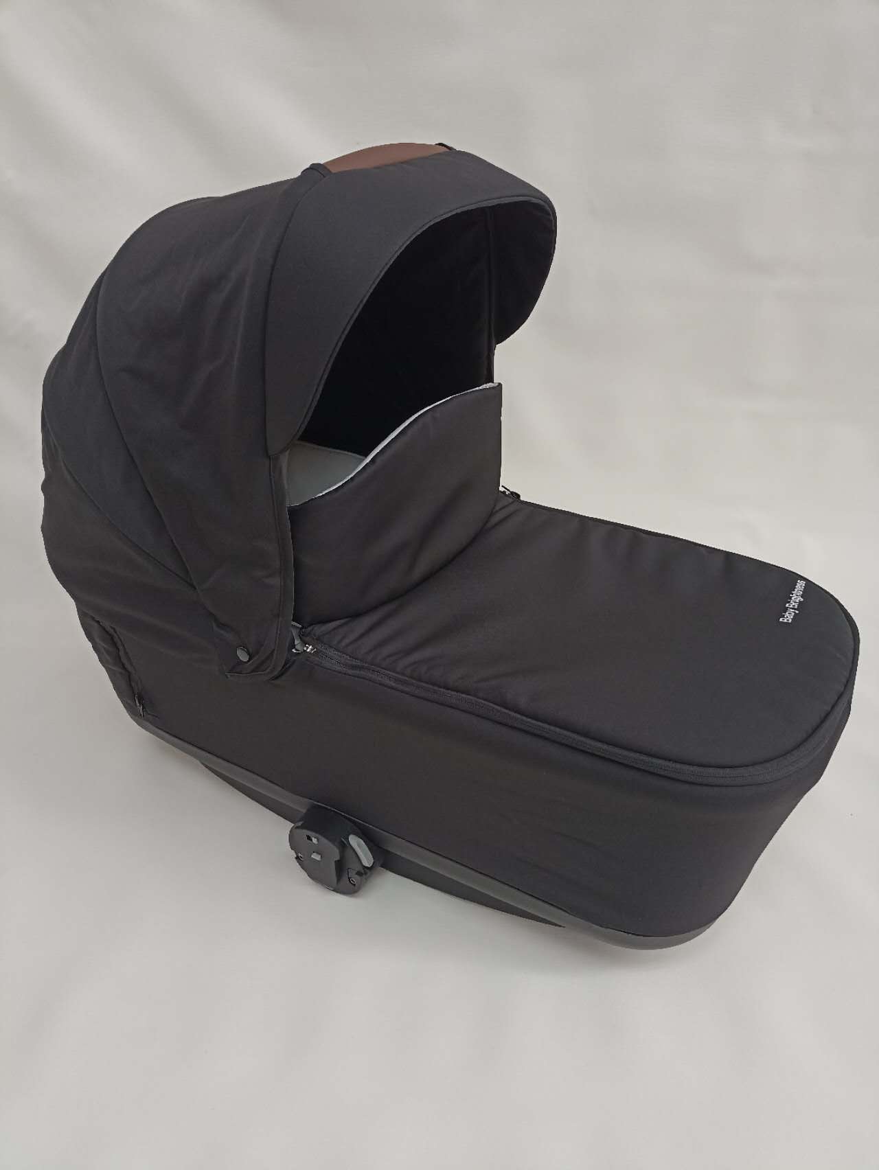 Baby Brightness Luxe Carrycot Black - image 5