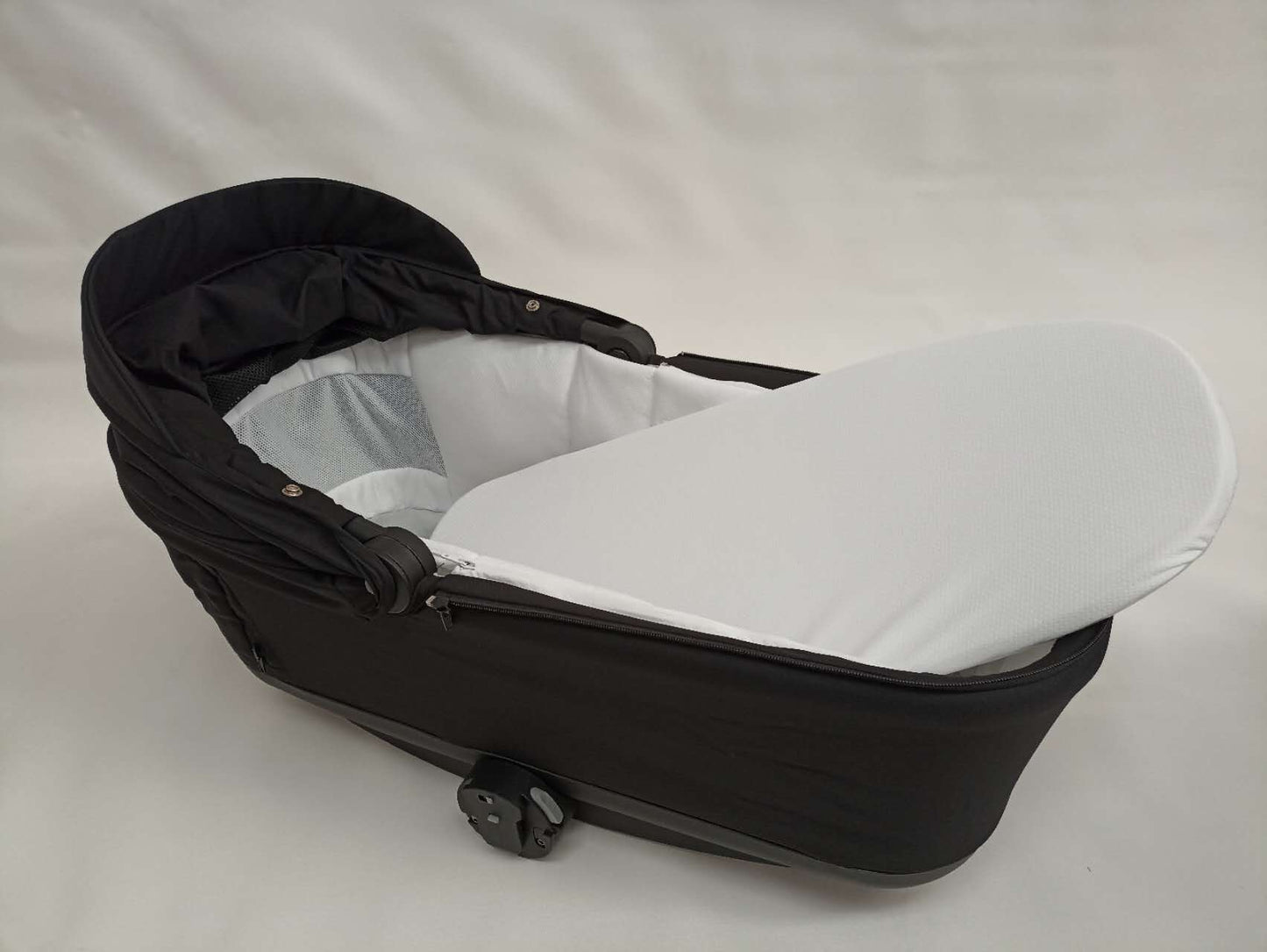 Baby Brightness Luxe Carrycot Black - image 3