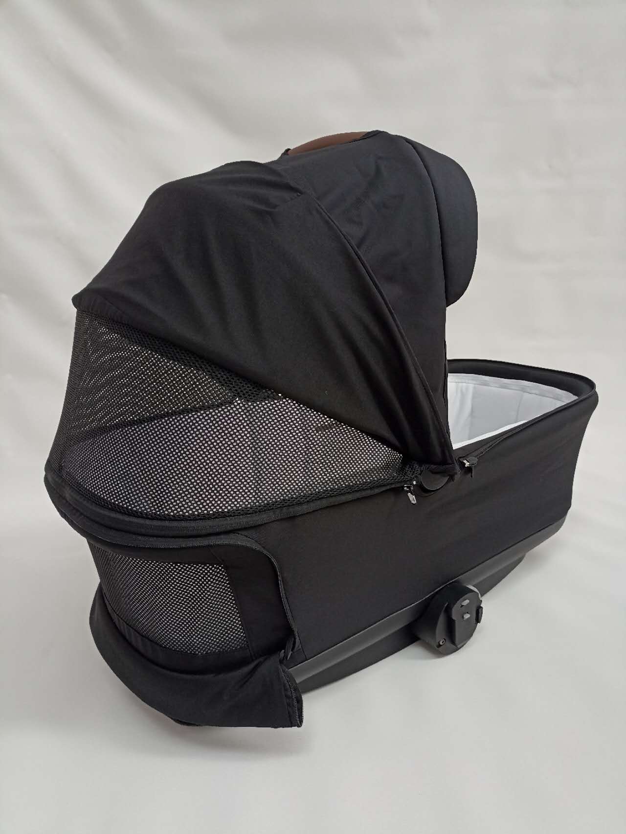 Baby Brightness Luxe Carrycot Black - image 2