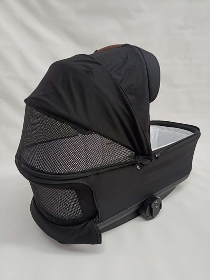 Baby Brightness Luxe Carrycot Black - image 2