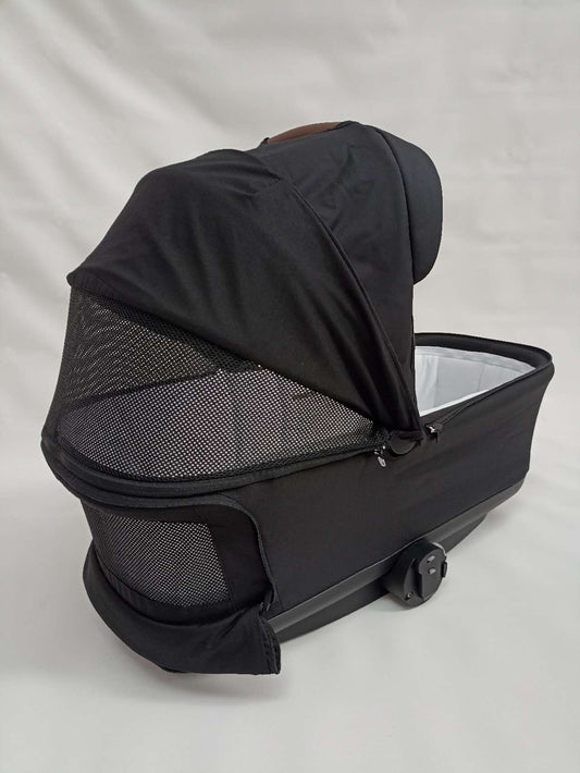 Baby Brightness Luxe Carrycot Black - image 2